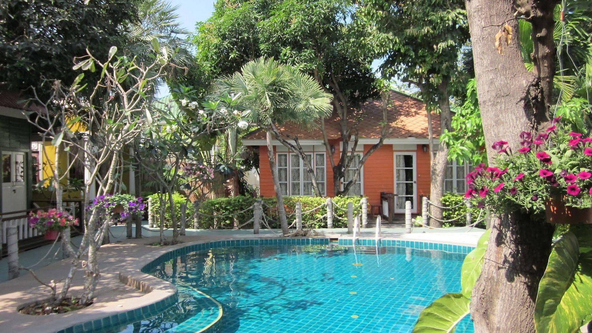 โรงแรม Deeden 3*