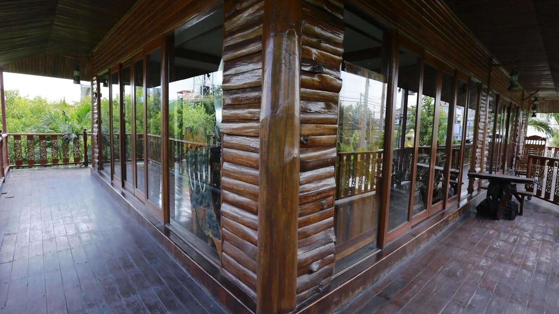 Deeden โรงแรม