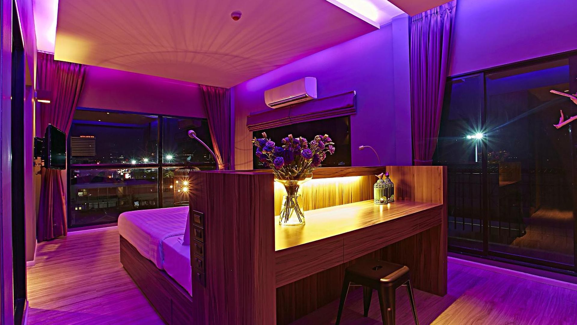 โรงแรม The Weekend 3*