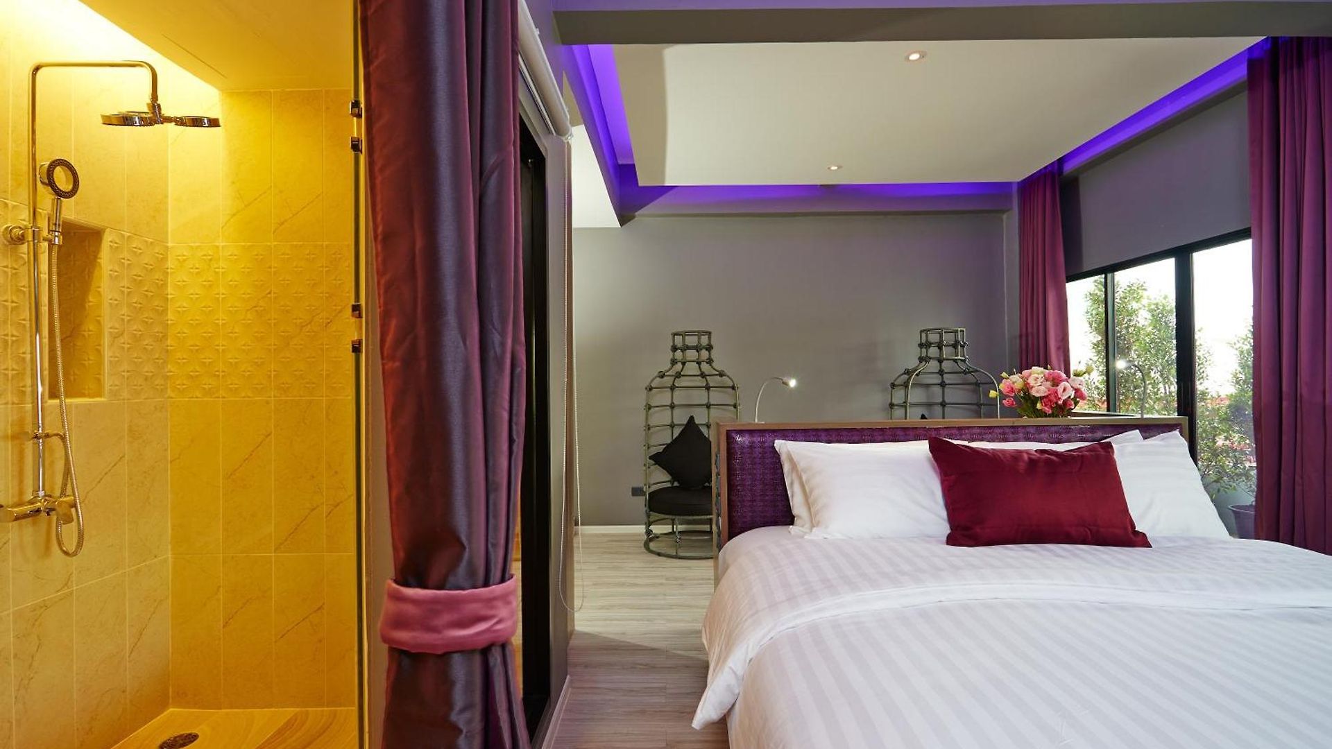 The Weekend โรงแรม