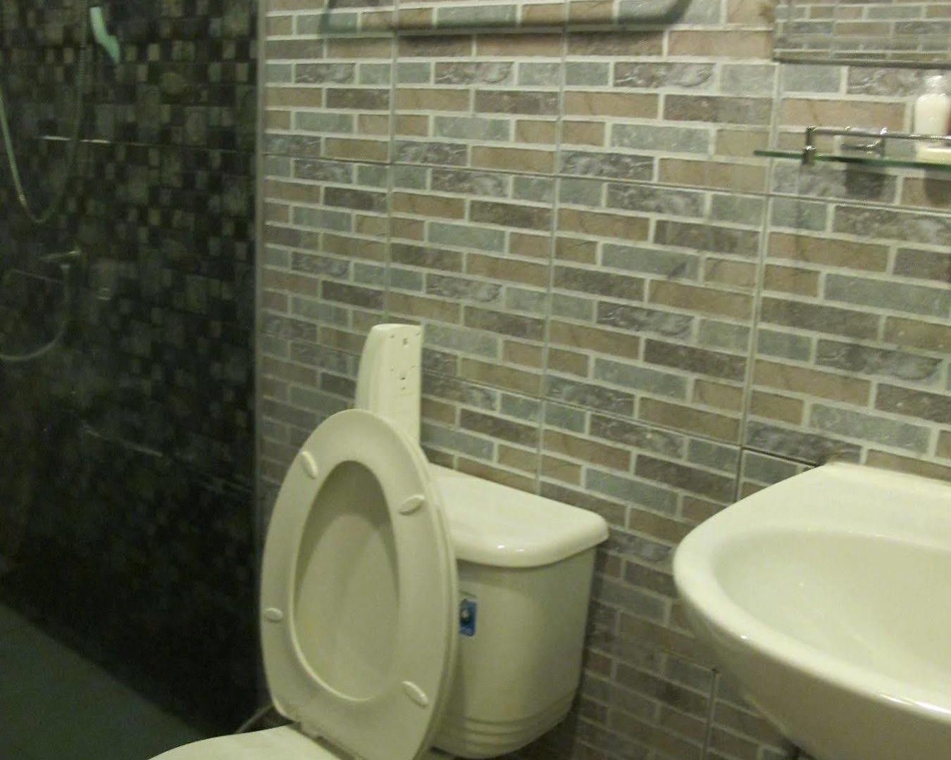 โรงแรม Oyo 75330 Little House 2*