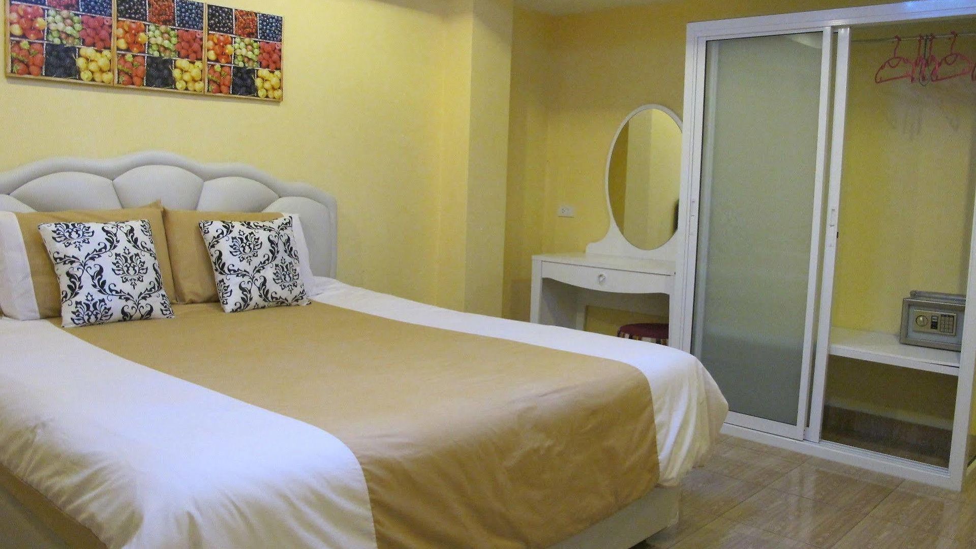 Oyo 75330 Little House โรงแรม Pattaya