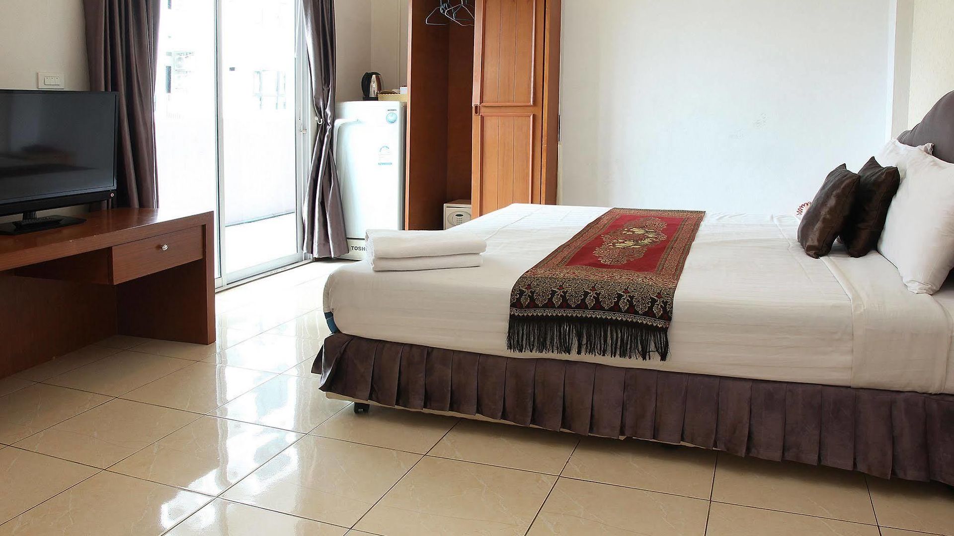 Arya Hotel