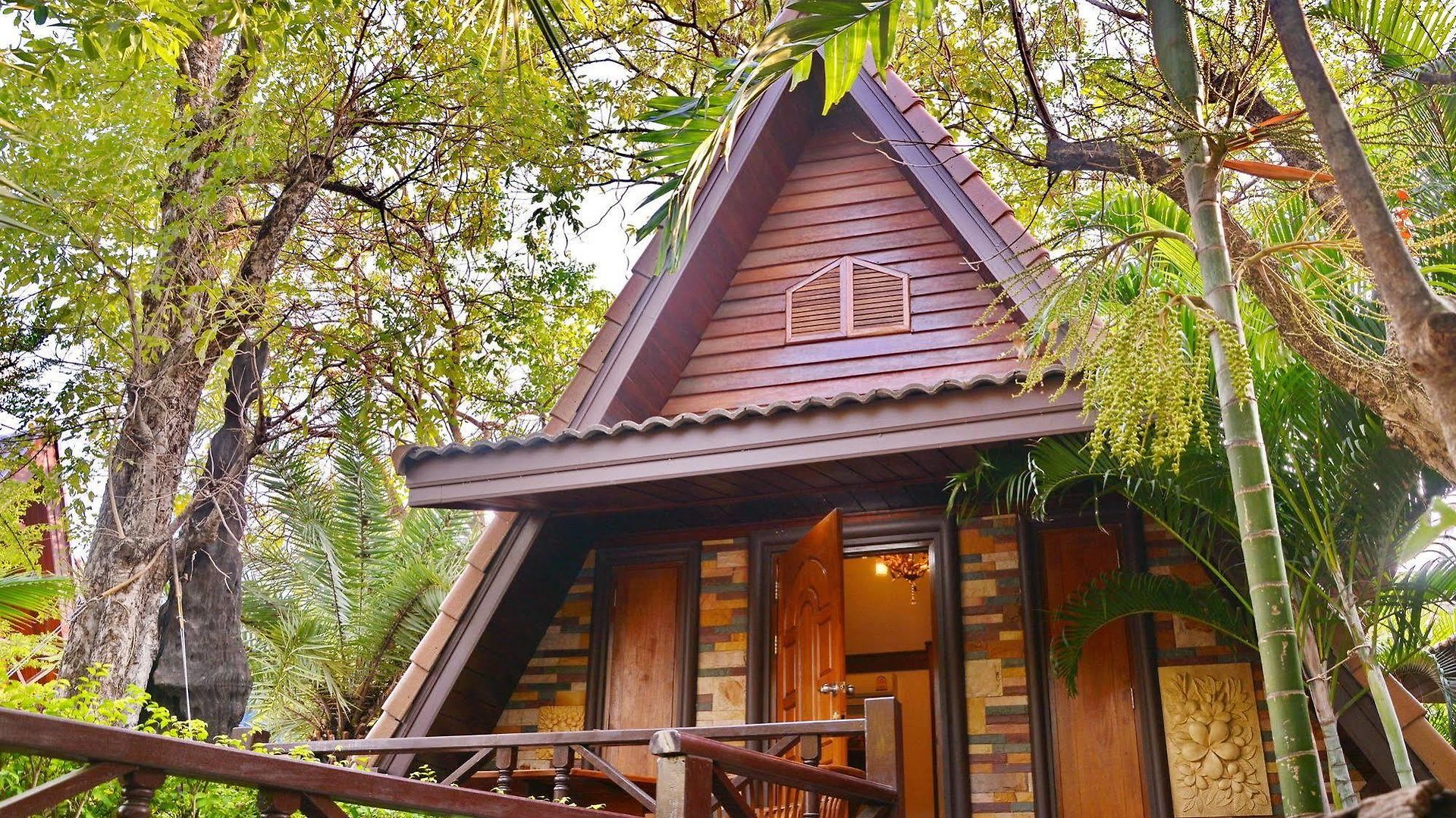 โรงแรม Khunsri Art Boutique