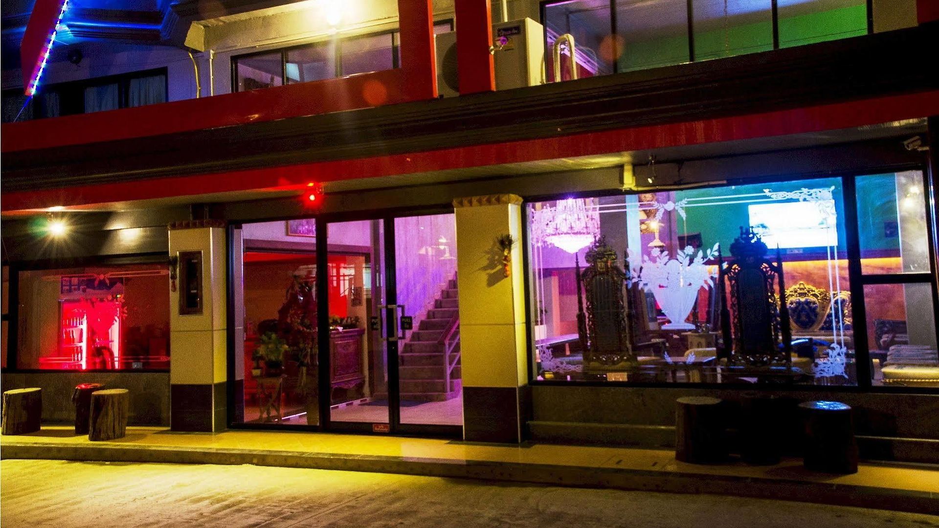 Khunsri Art Boutique