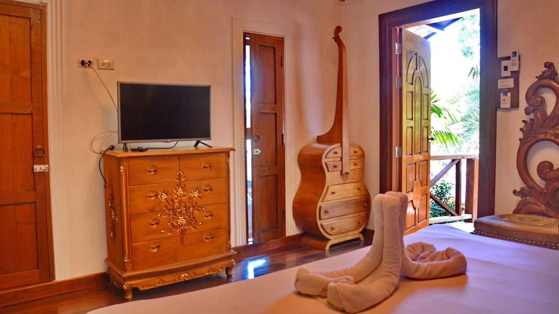 โรงแรม Khunsri Art Boutique Pattaya