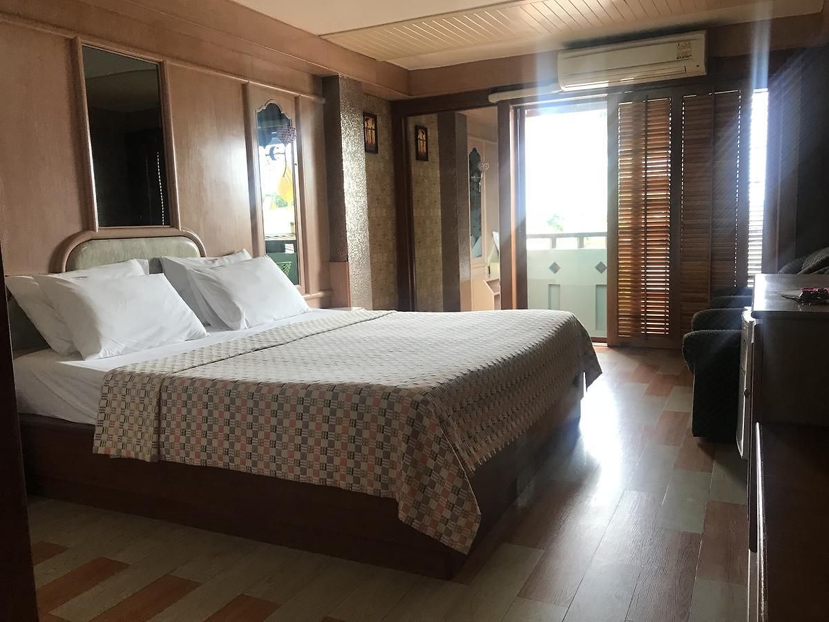 โรงแรม Wandee House 2*