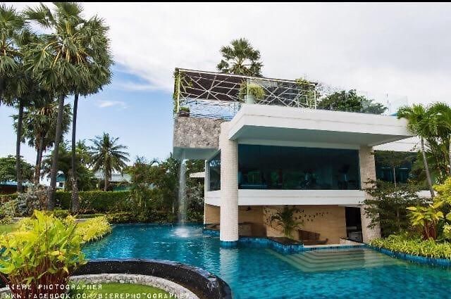 The Palm Front *