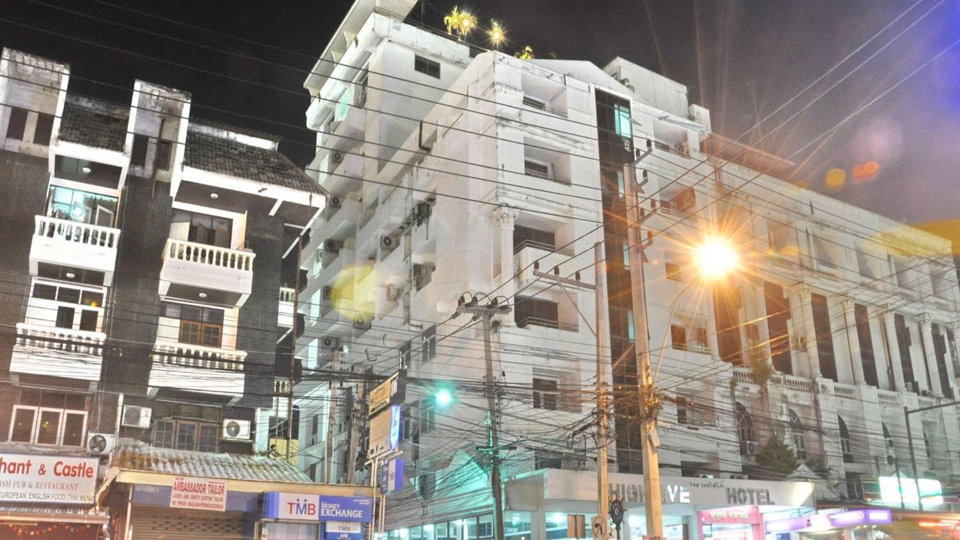 Highfive โรงแรม 2*