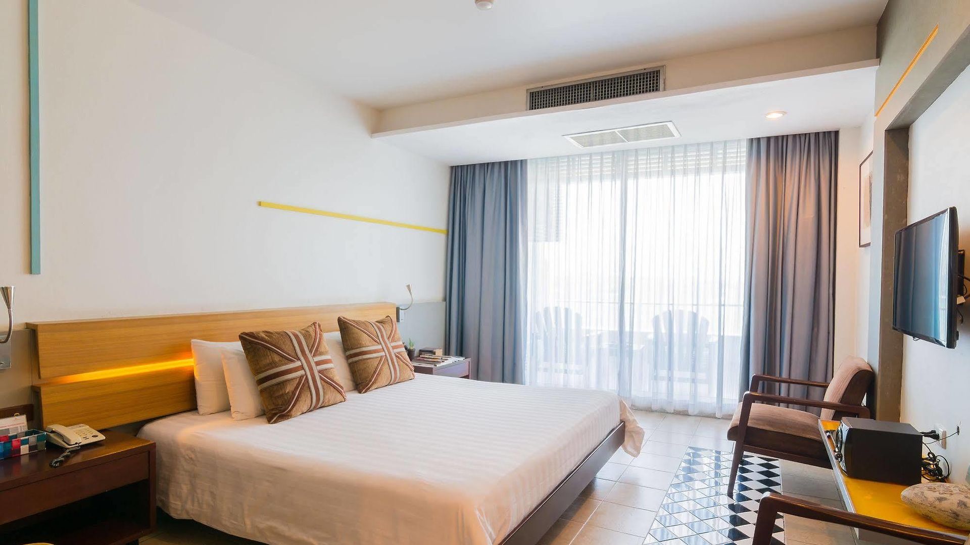 โรงแรม บาบูน่าบีชฟรอนท์ลิฟวิ่ง Pattaya
