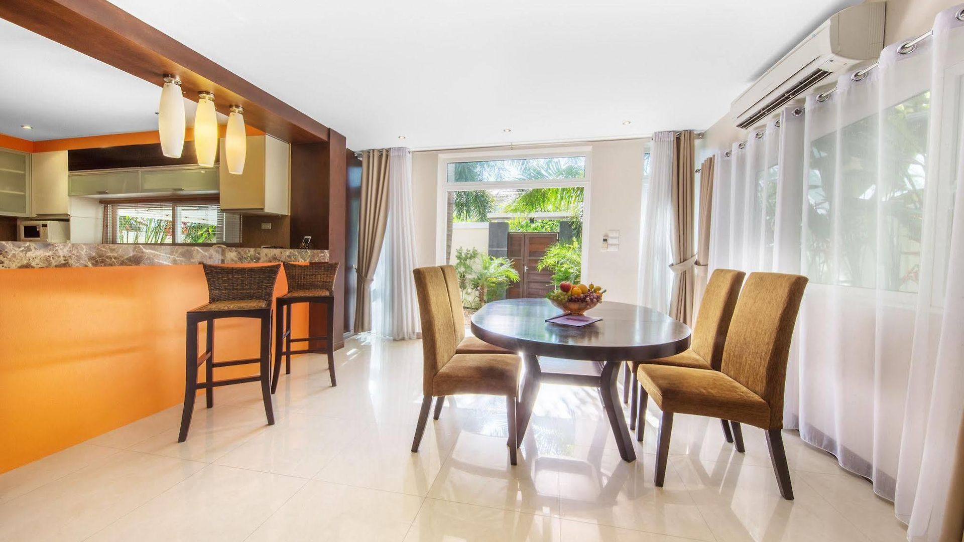 โรงแรม In