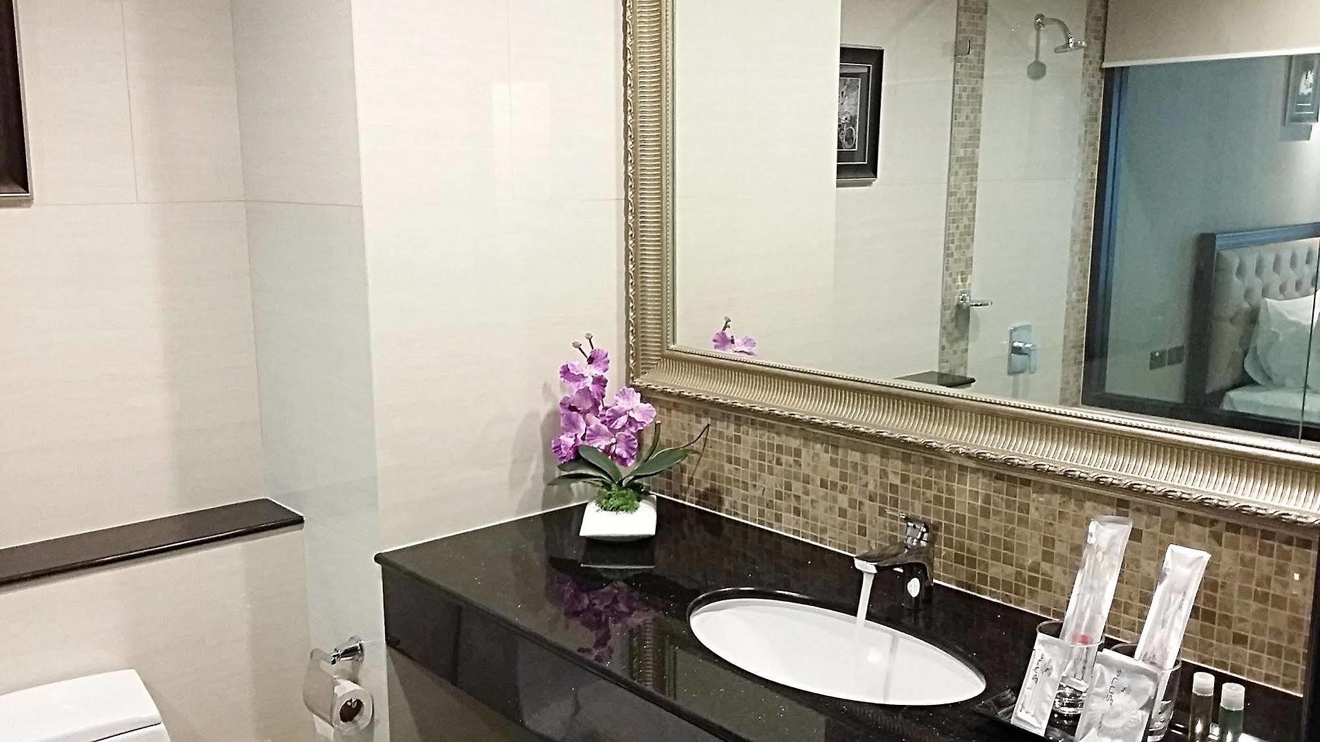 โรงแรม Sn - Sha 4*