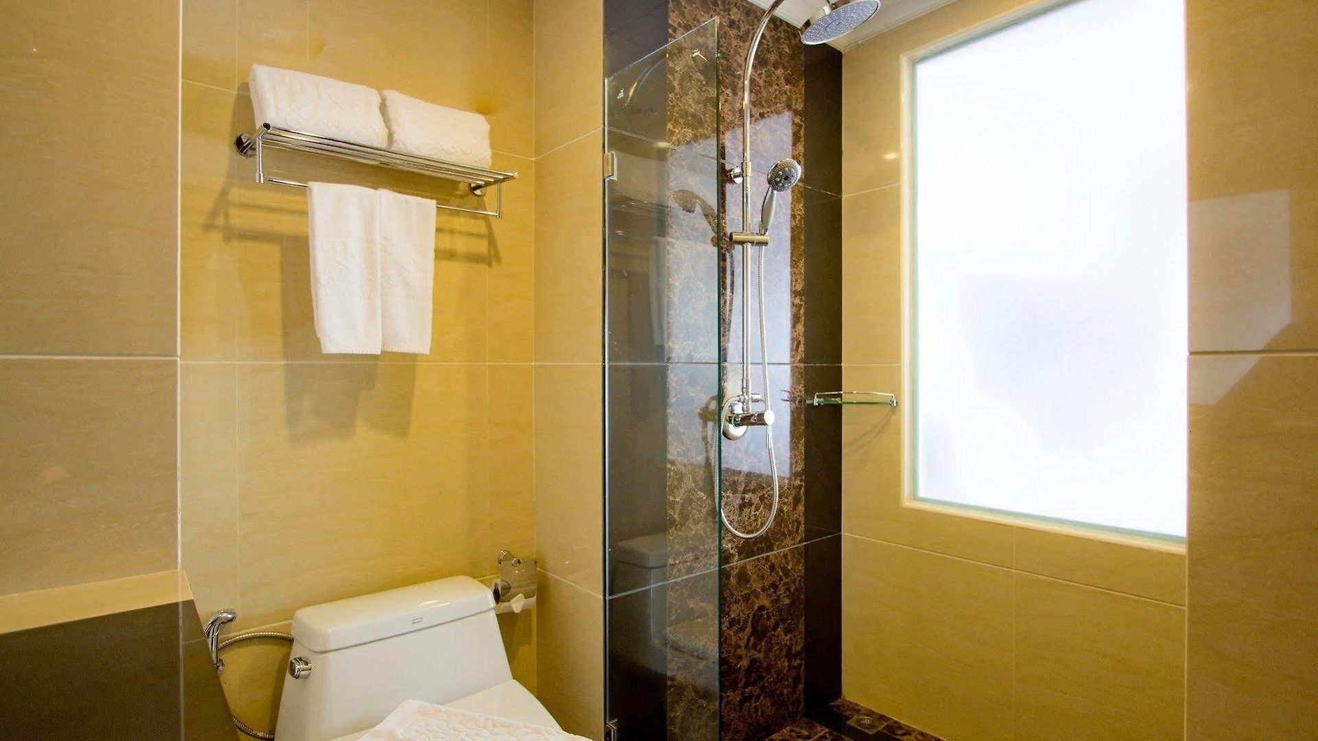 โรงแรม Lk Premier 3*