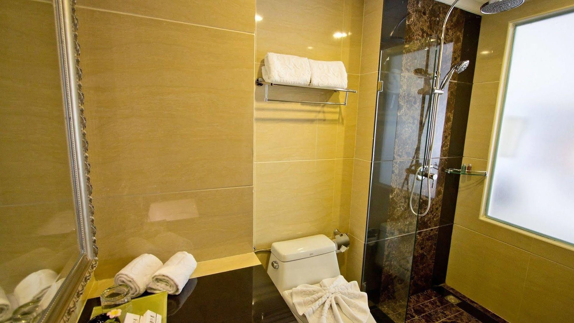 Lk Premier โรงแรม 3*