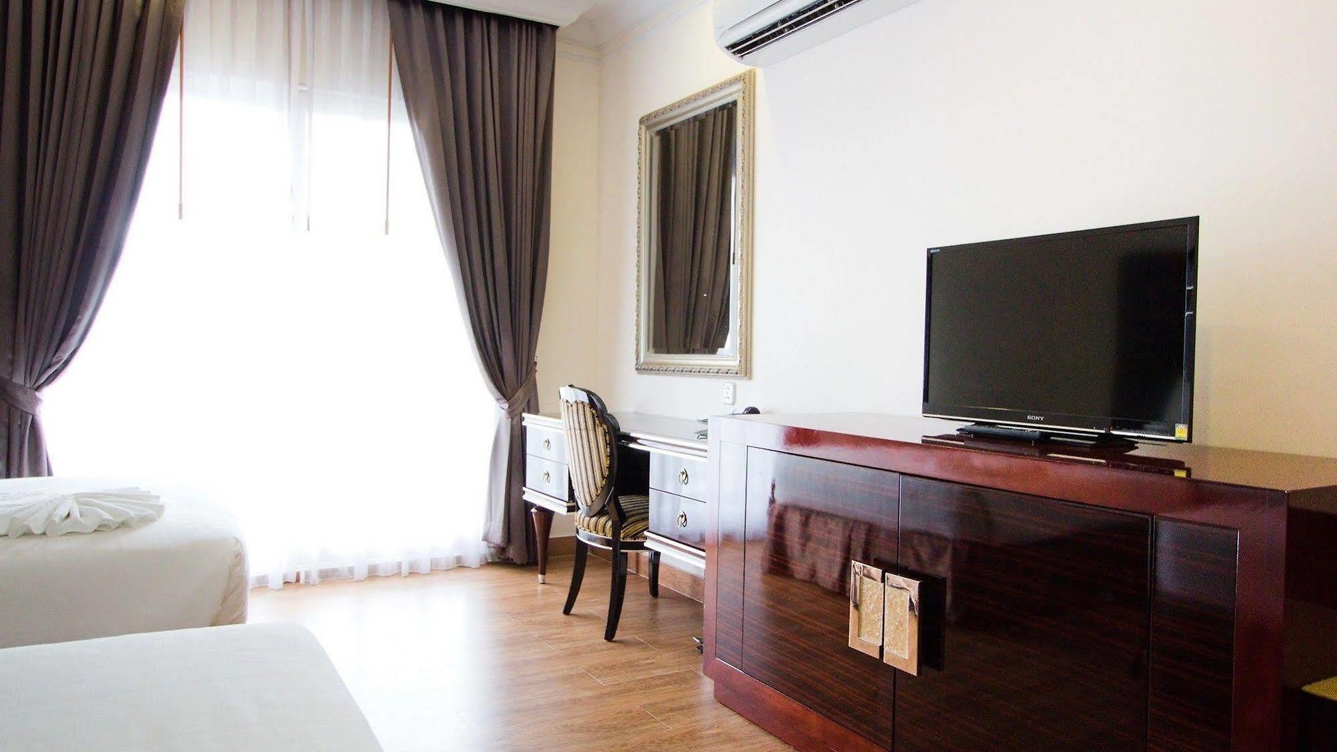 โรงแรม Lk Premier