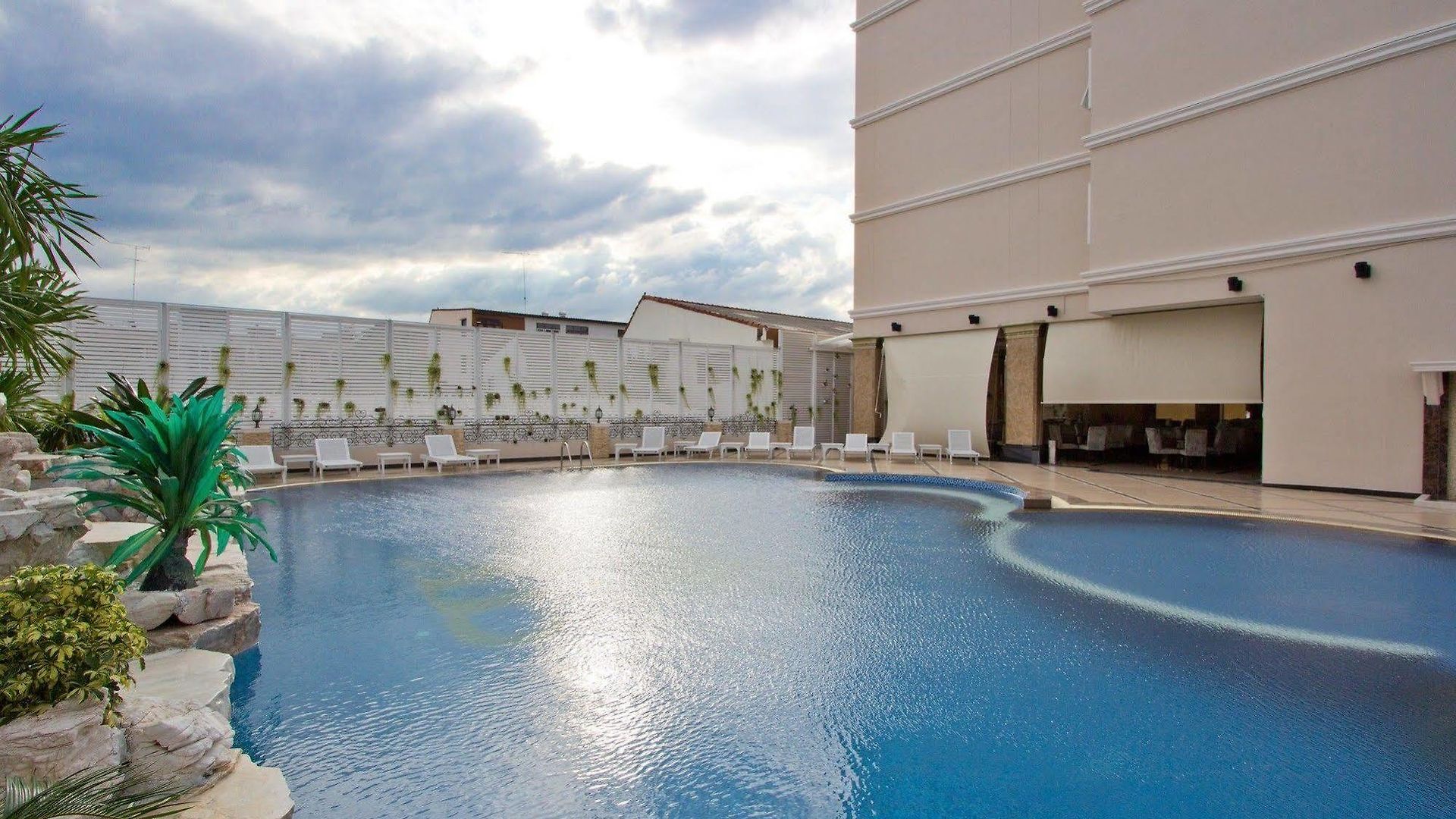 Lk Premier โรงแรม 3*