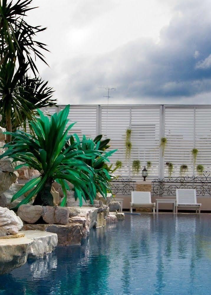 Lk Premier โรงแรม 3*