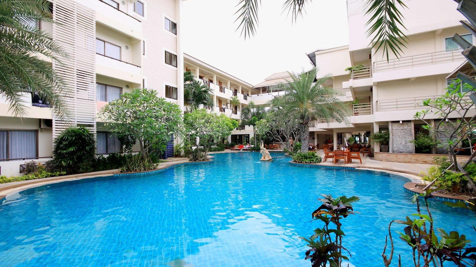 โรงแรม Sea Breeze Jomtien 4*