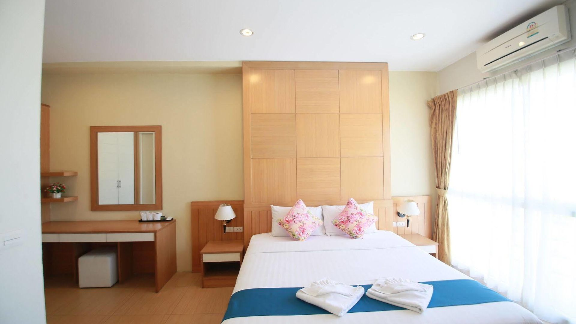 โรงแรม ดิ ไอคอนเพลซ 1 แอท พัทยากลาง 3*