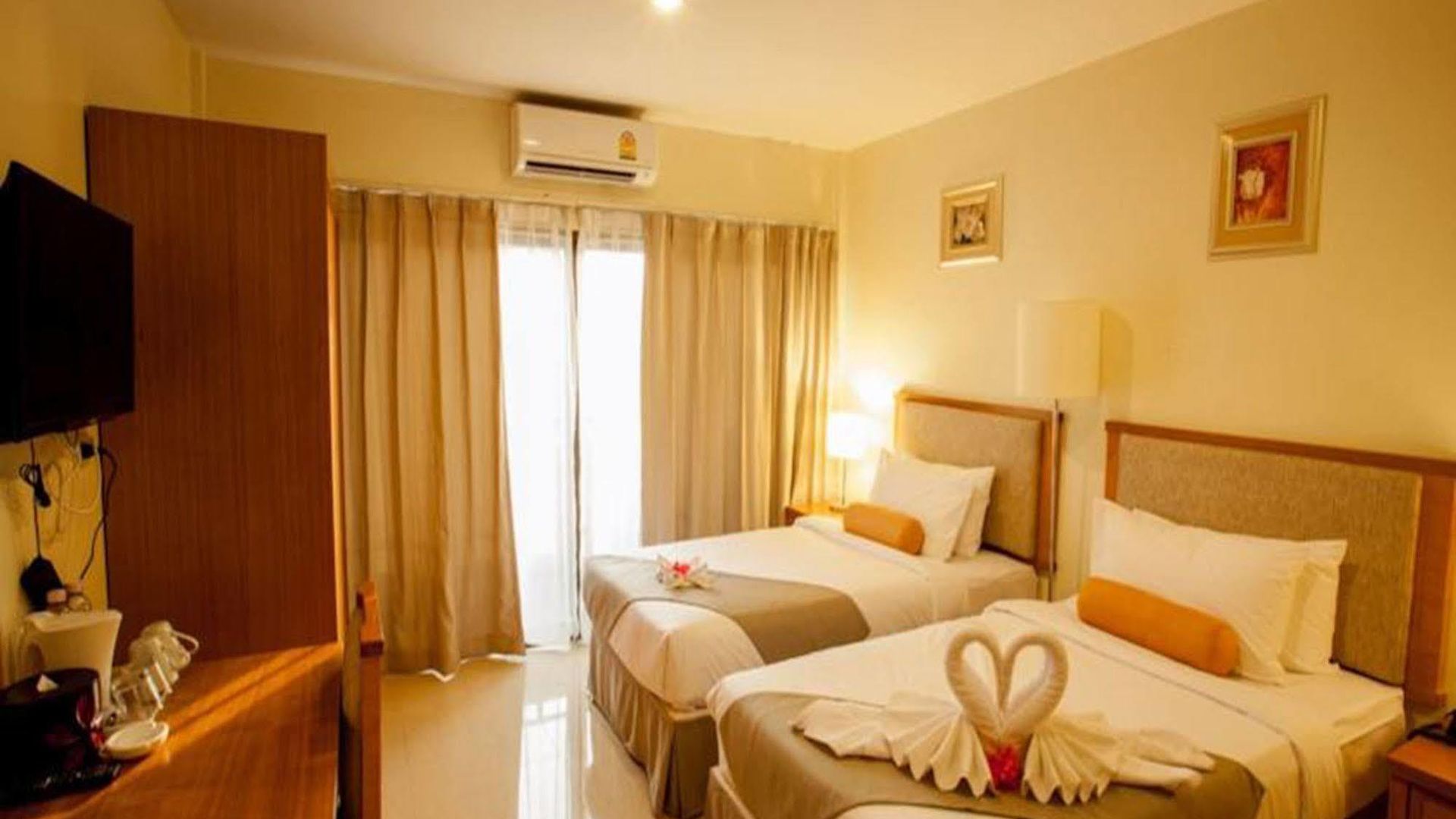 โรงแรม Babylon Palace