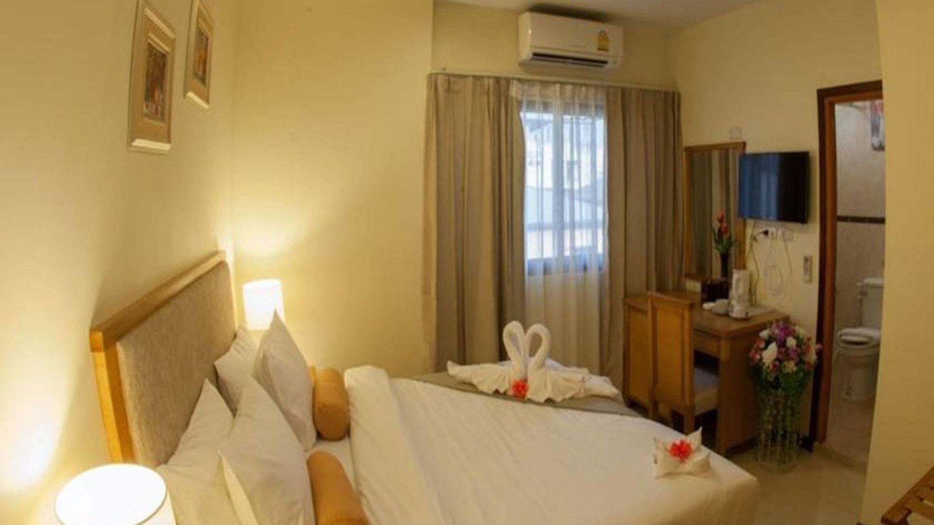 โรงแรม Babylon Palace