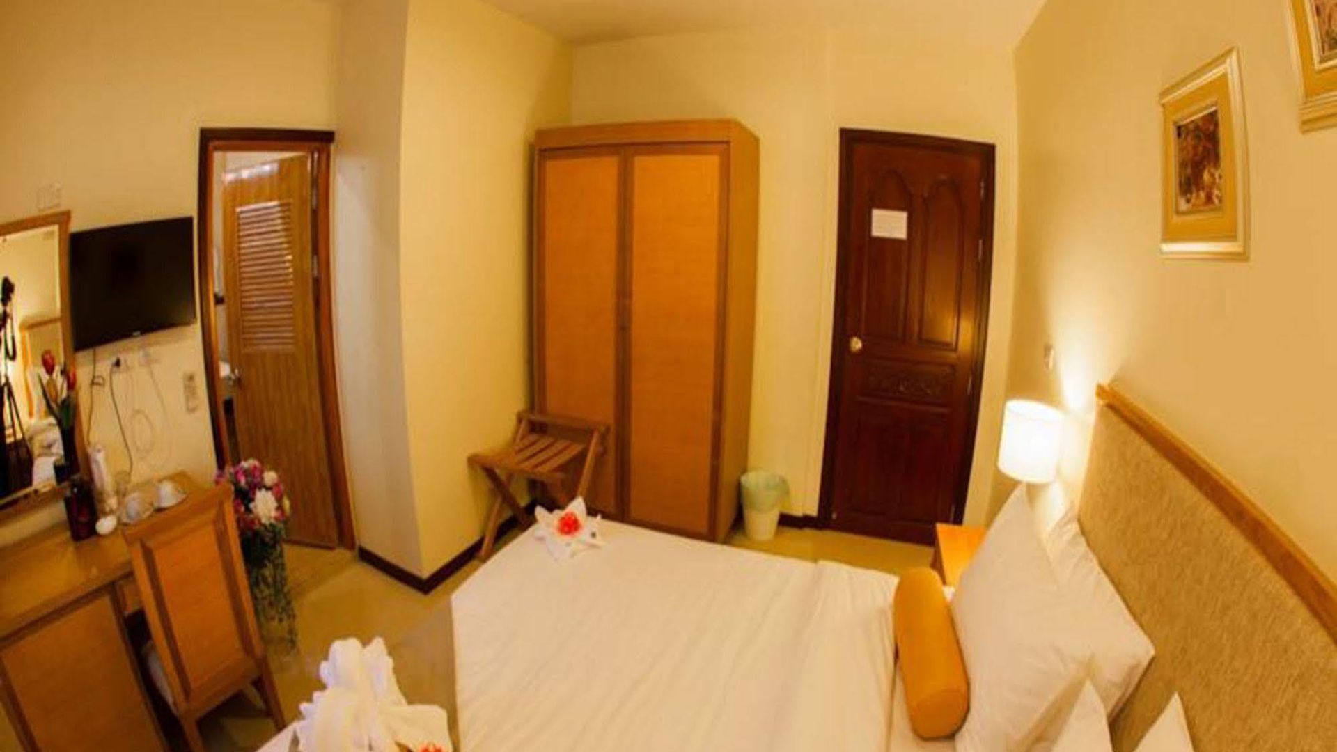 โรงแรม Babylon Palace 3*