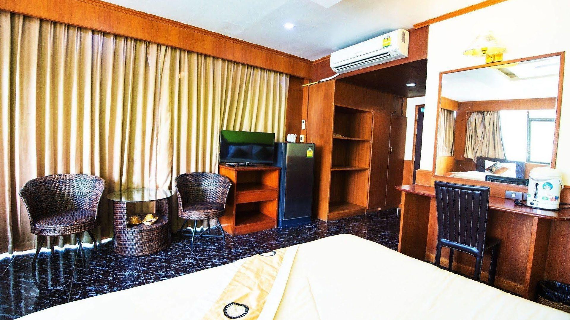 โรงแรม Mr. Mac's 2*