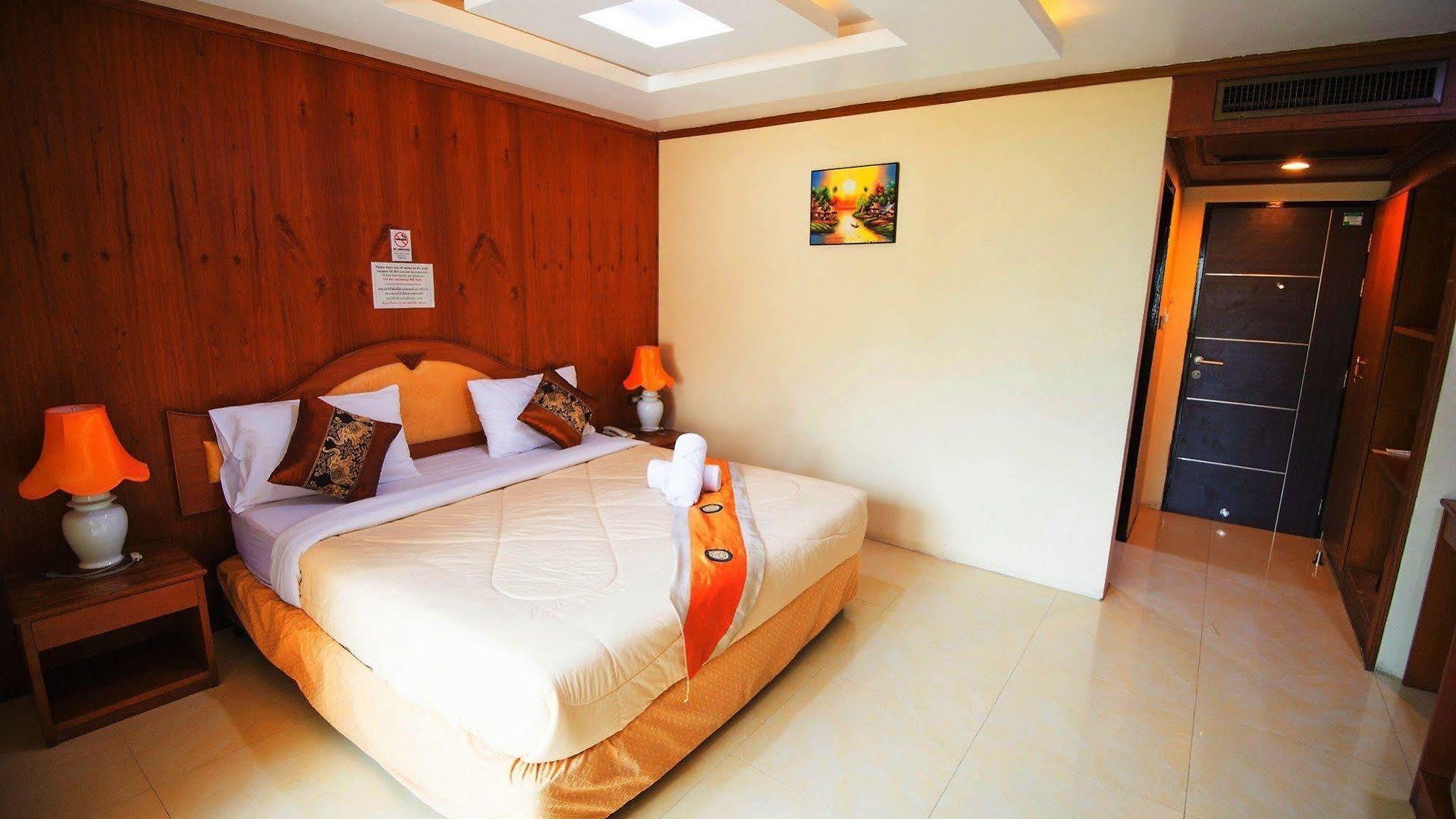 โรงแรม Mr. Mac's 2*