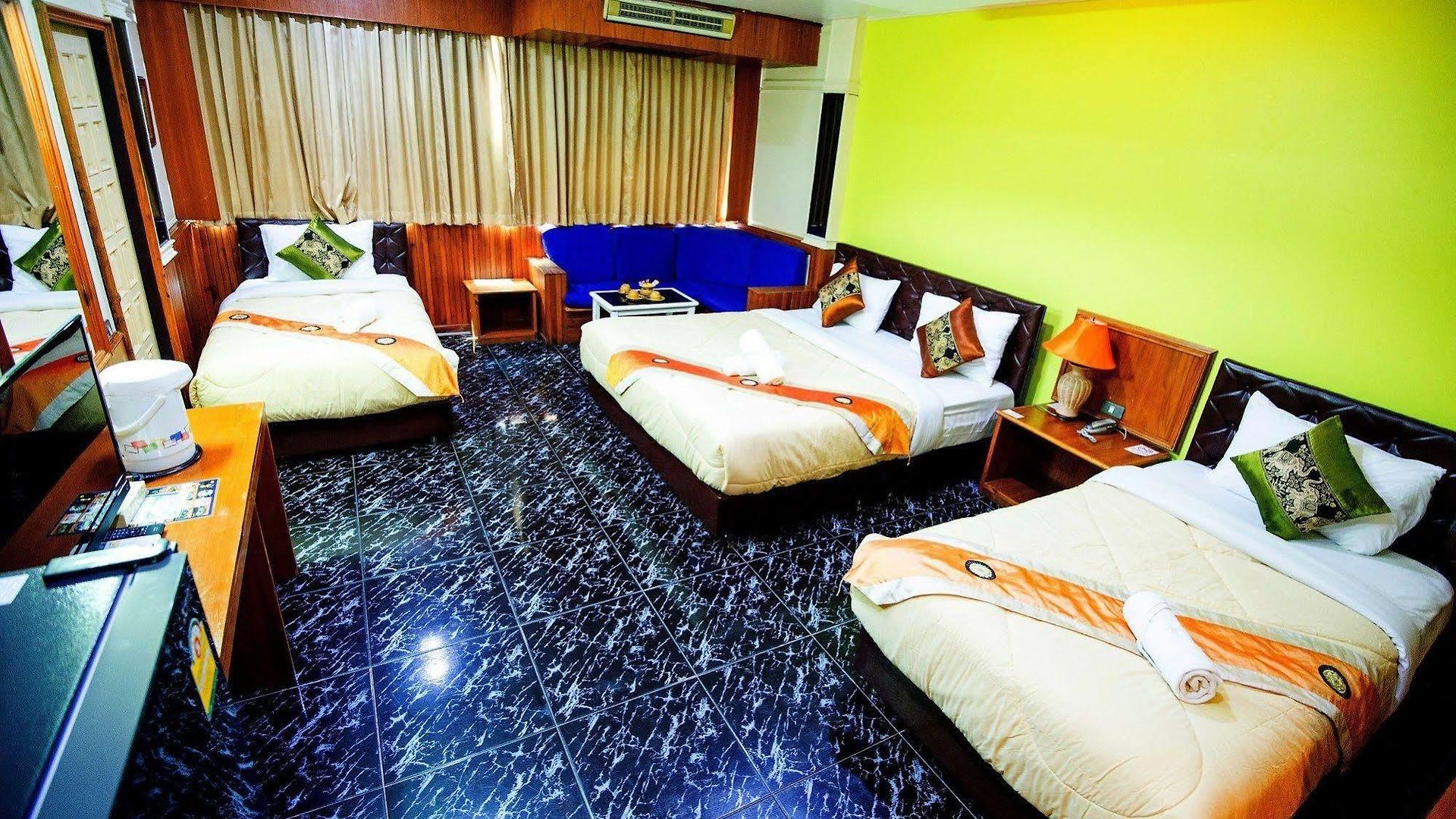 โรงแรม Mr. Mac's 2*