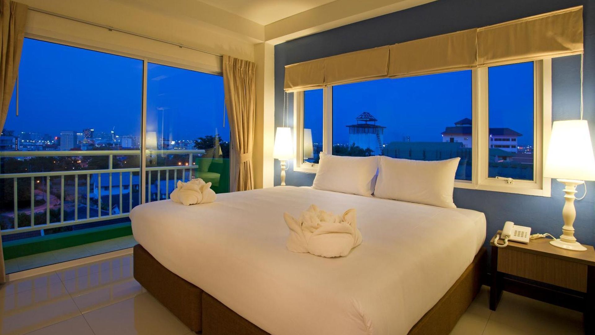Wiz Hotel 3*