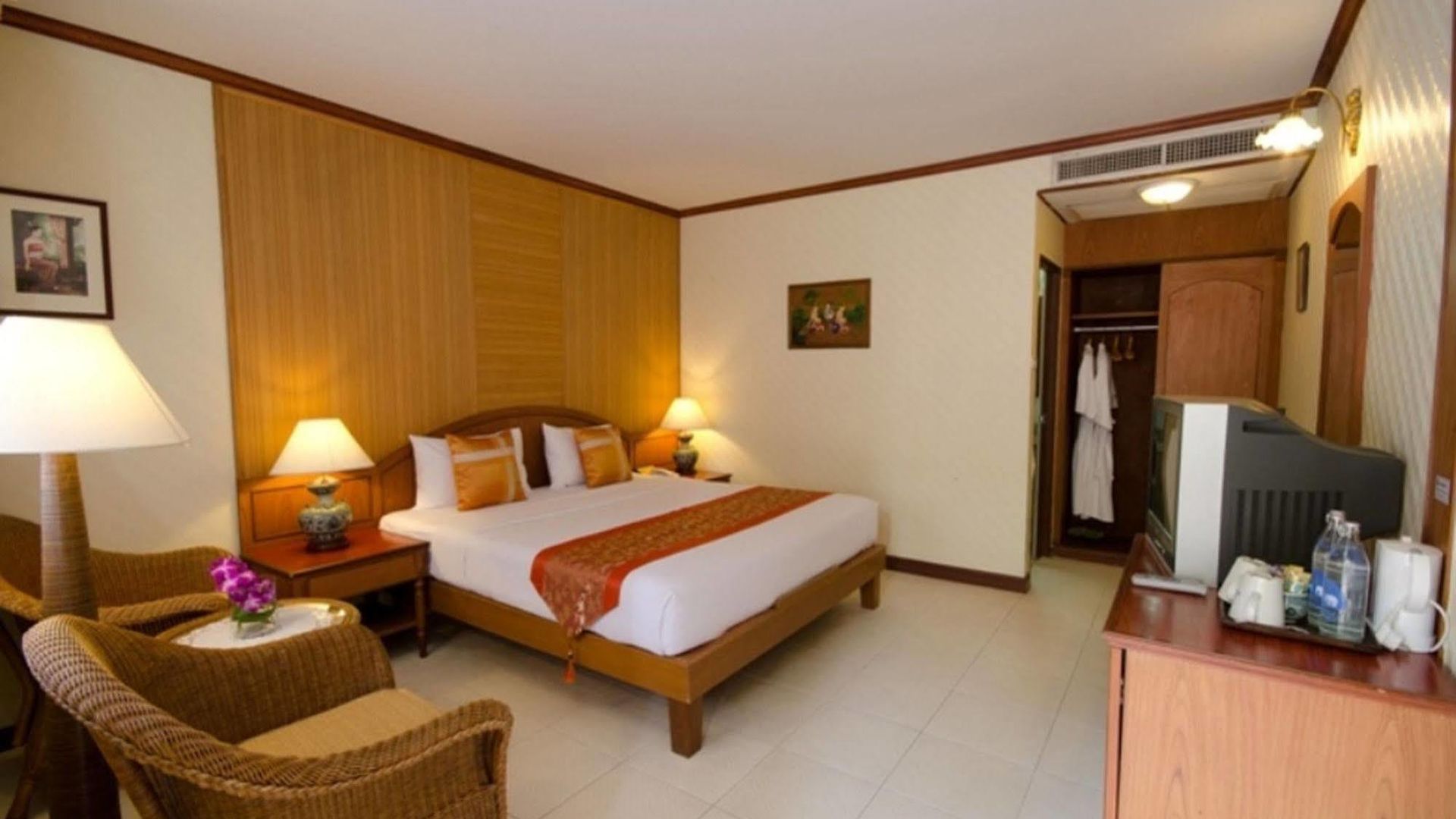S Formally Sabai โรงแรม 3*