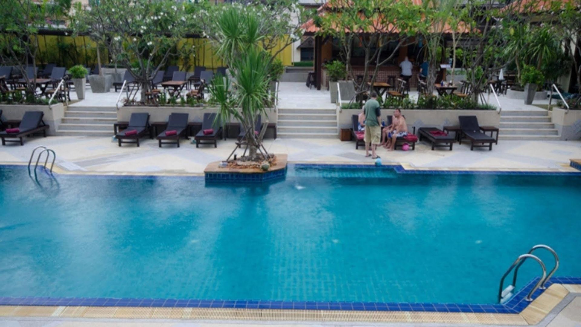 S Formally Sabai โรงแรม Pattaya