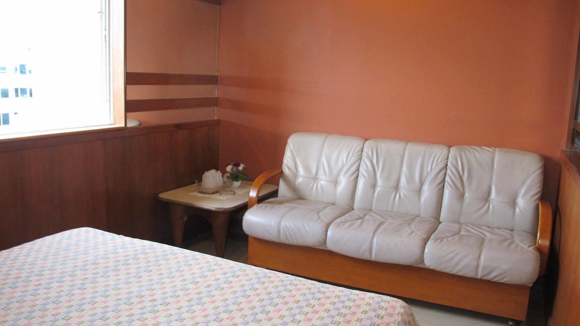 โรงแรม Wandee House 2*