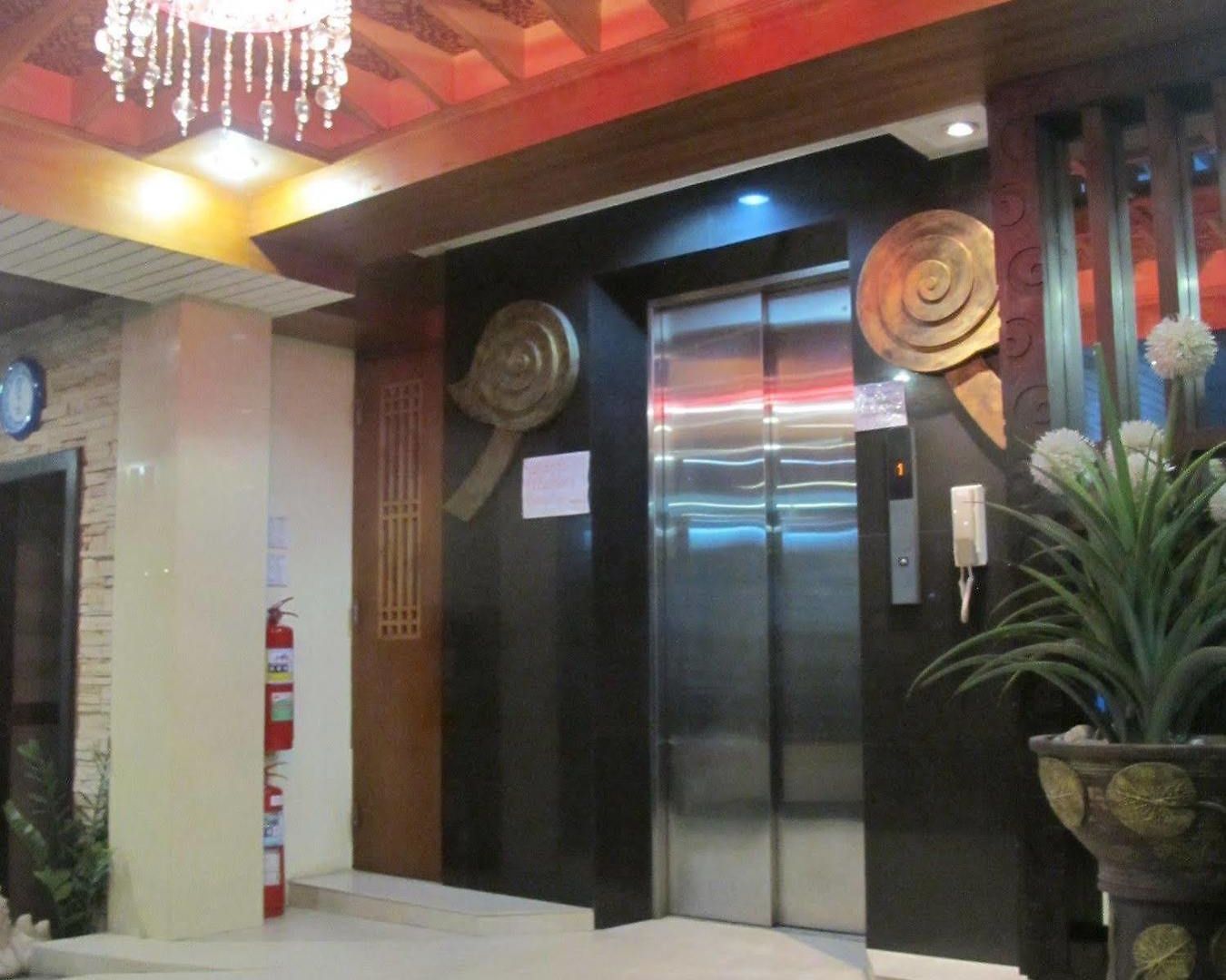 โรงแรม Wandee House