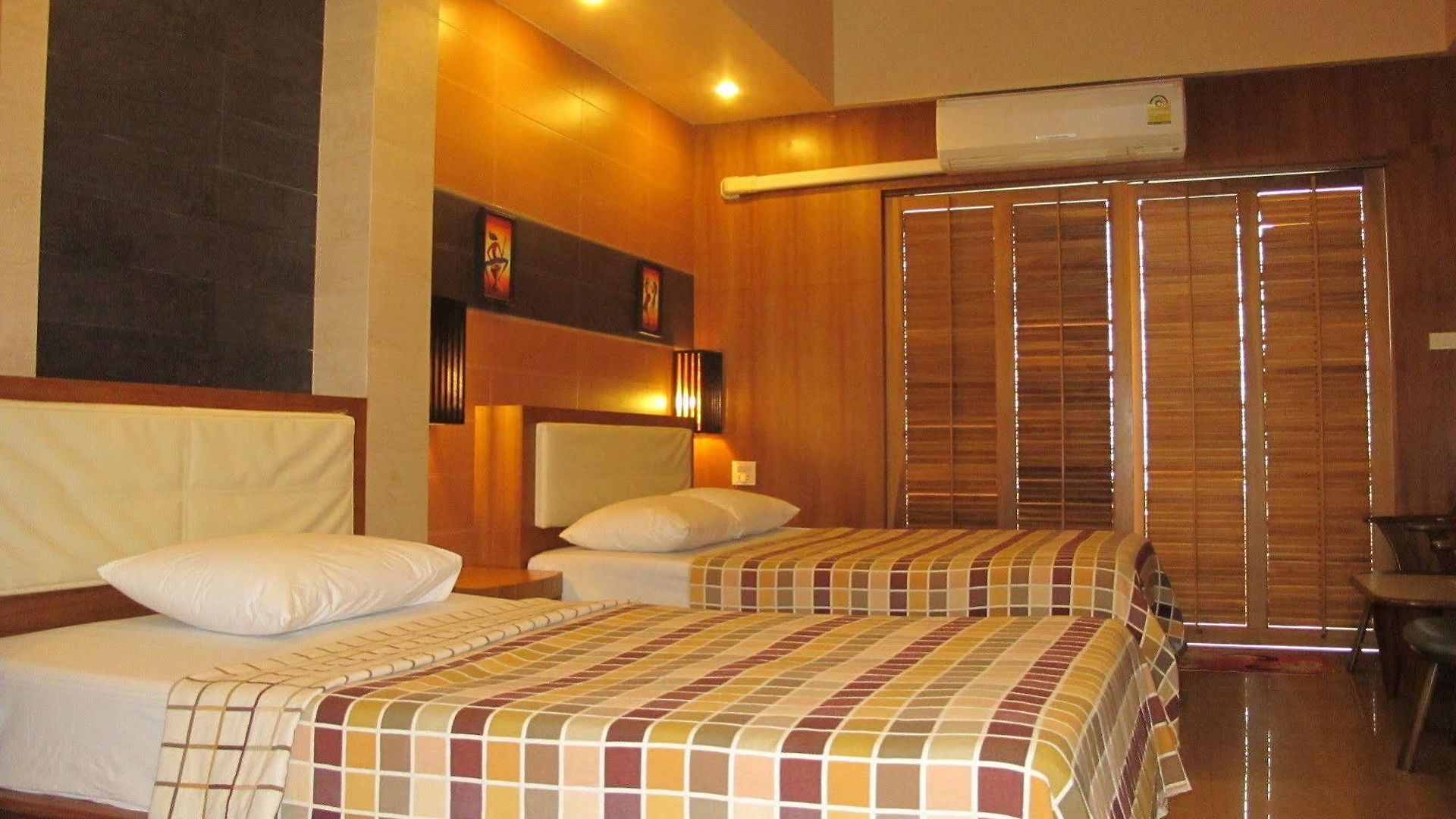 โรงแรม Wandee House 2*