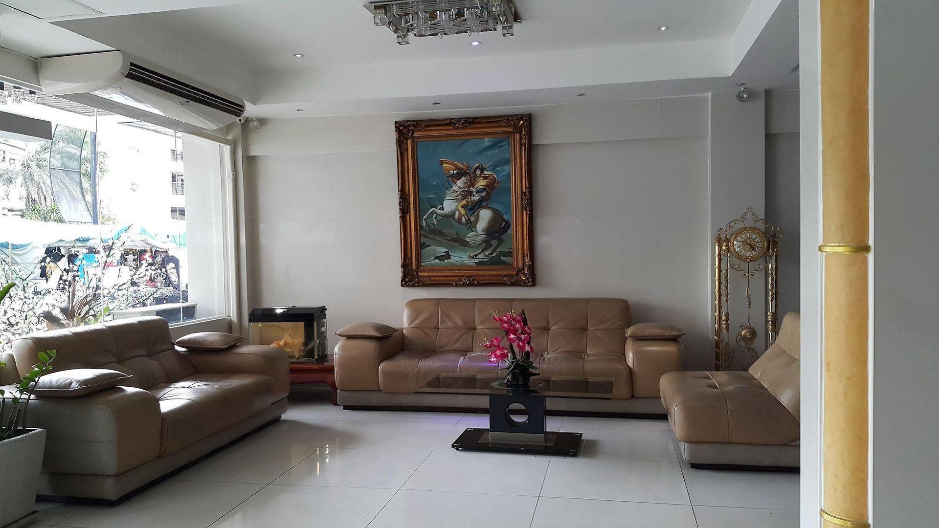 โรงแรม เดอะ พรีวี่ สวีทส์