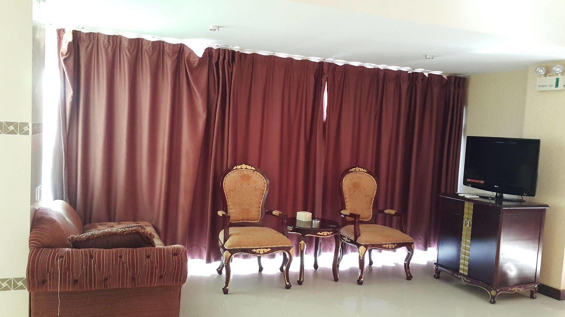 เดอะ พรีวี่ สวีทส์ โรงแรม Pattaya