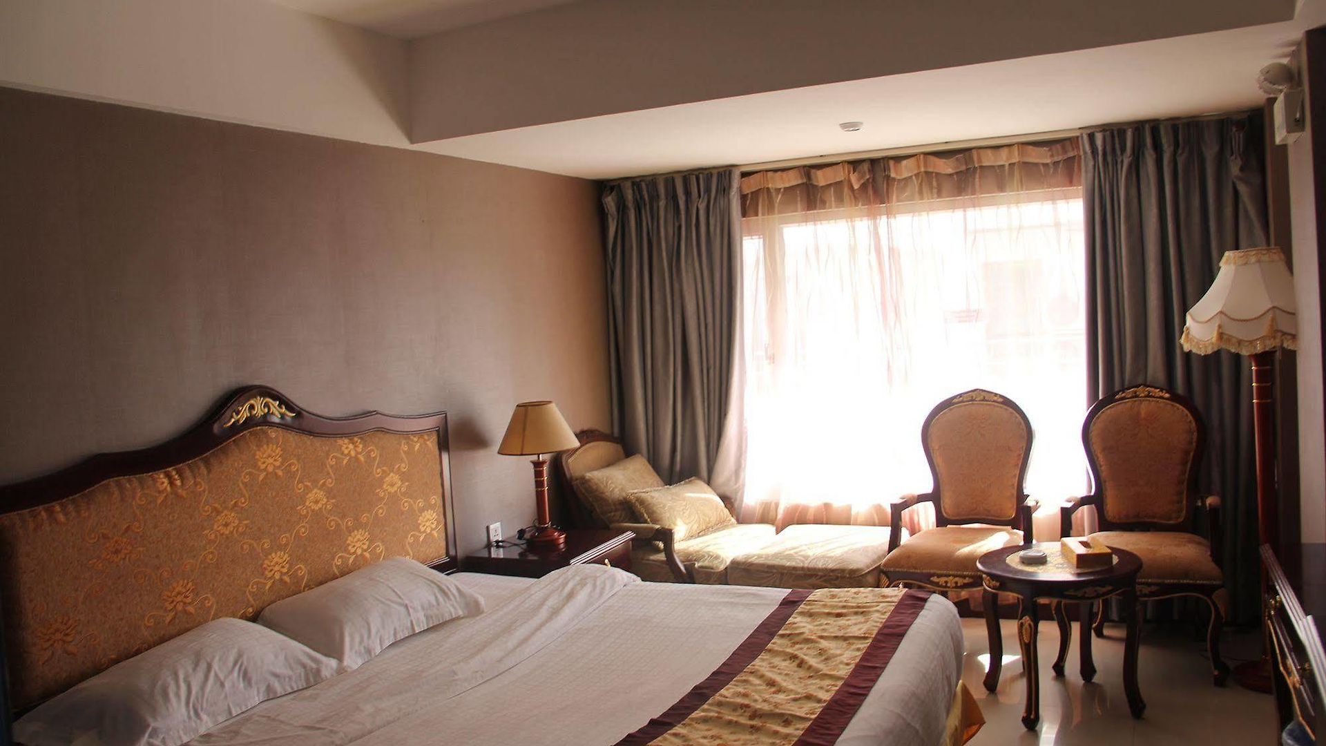 โรงแรม เดอะ พรีวี่ สวีทส์ Pattaya