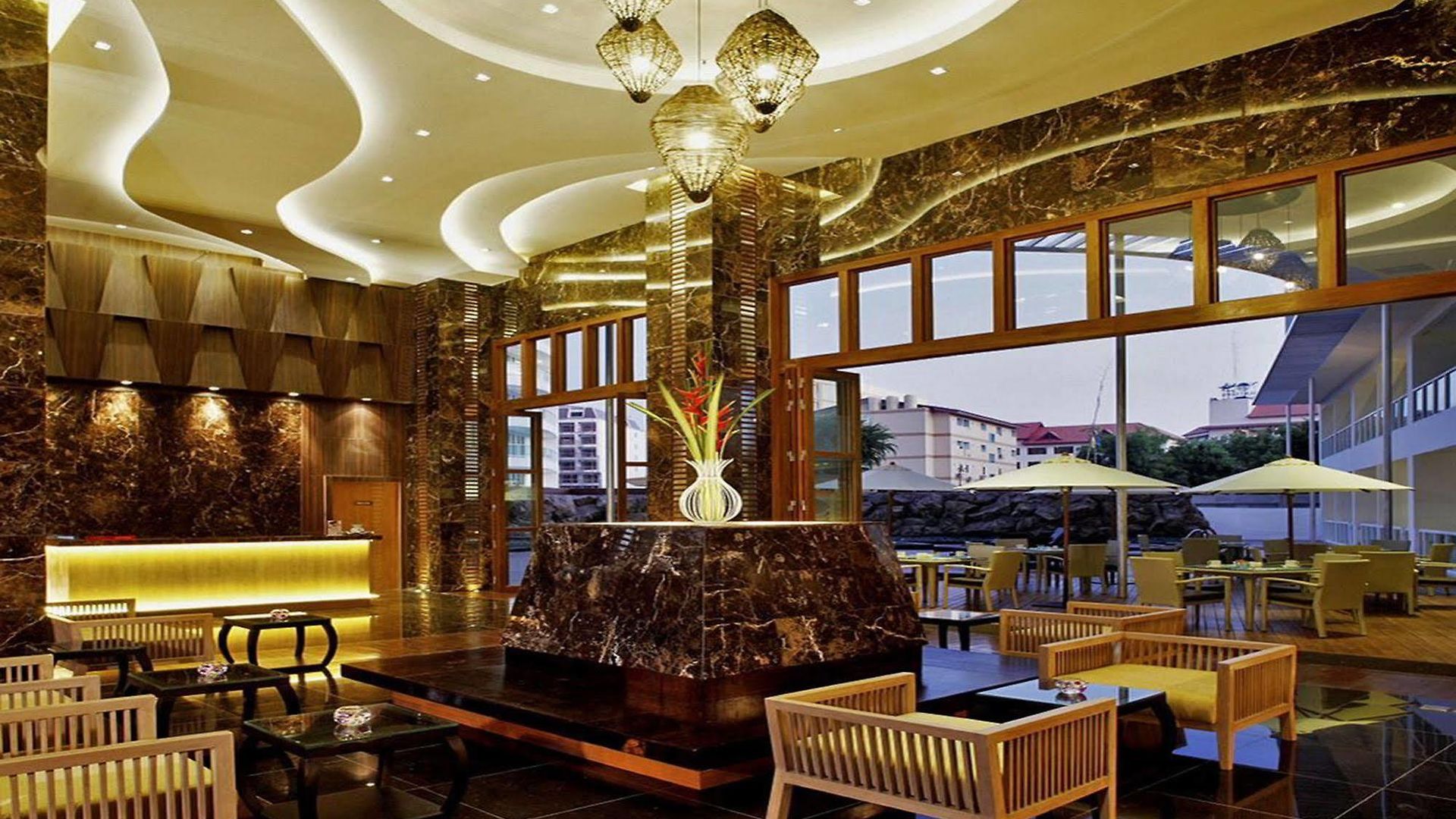 โรงแรม Centara Nova 4*