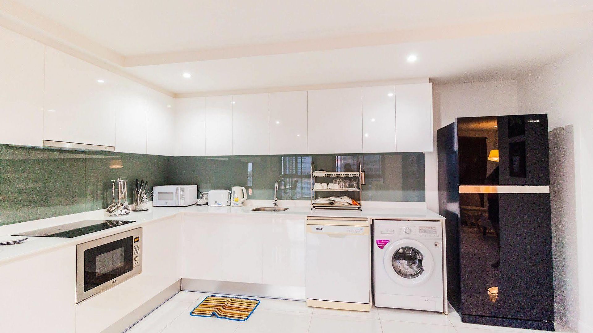 โรงแรม The Place Pratumnak By Sunny 2*