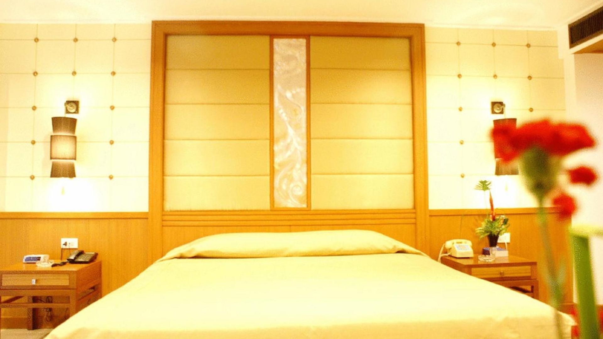 รายัล ทวินส์ พาเลซ โรงแรม 4*