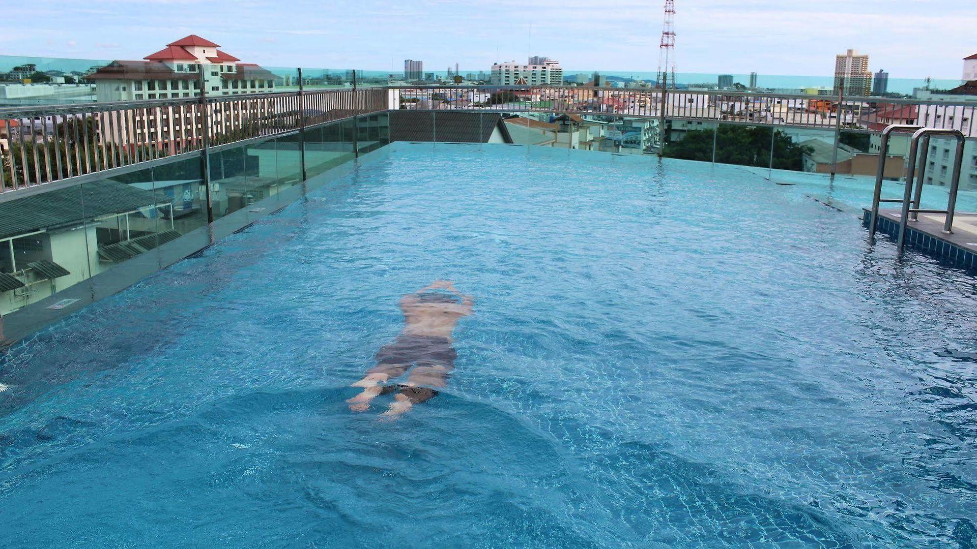 โรงแรม โนวา เอ็กซ์เพรส โฮเทล 4*