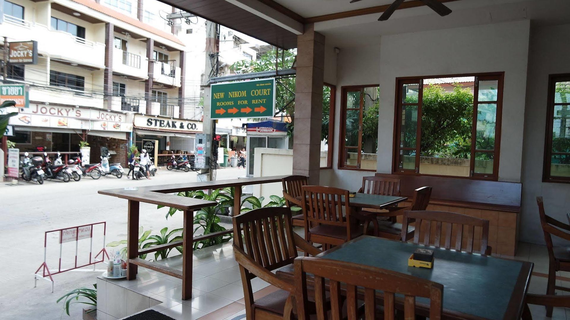 อพาร์ทเม้น New Nikom Court