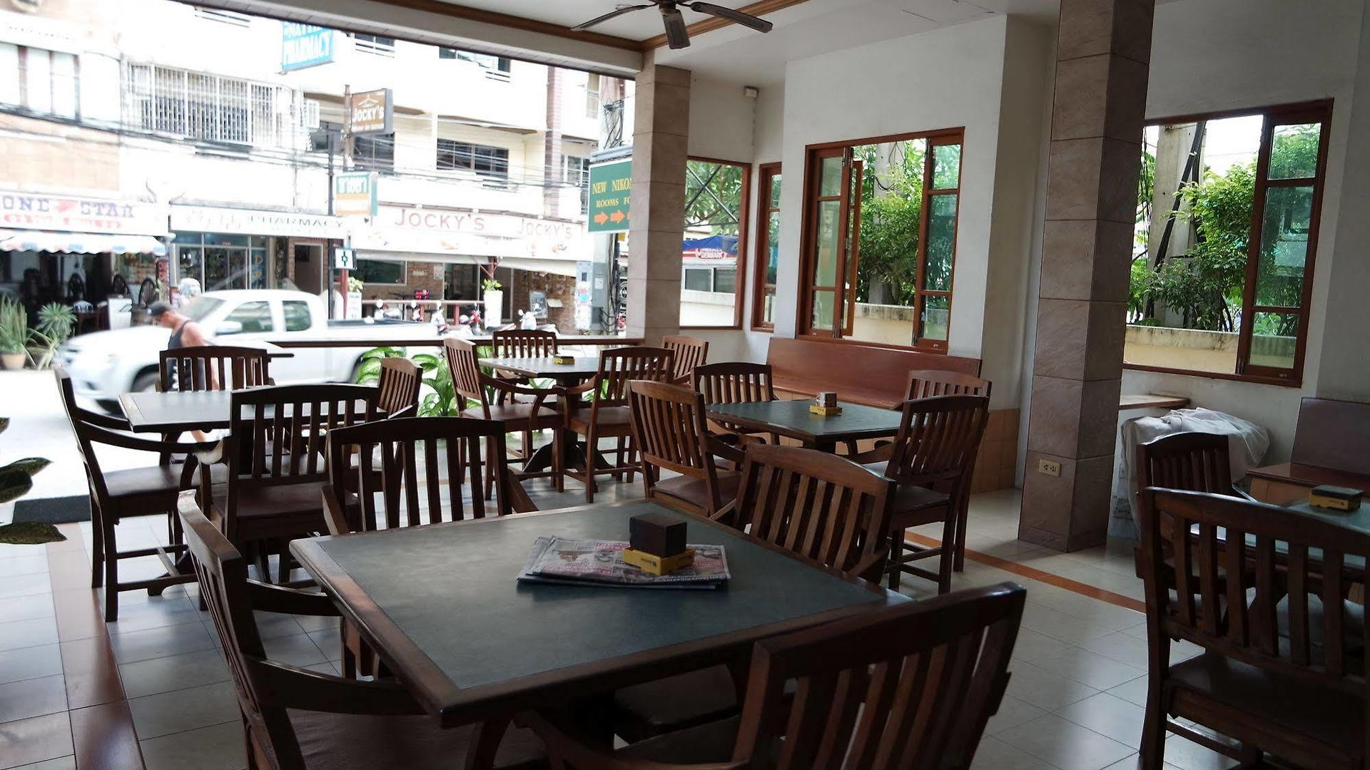 อพาร์ทเม้น New Nikom Court