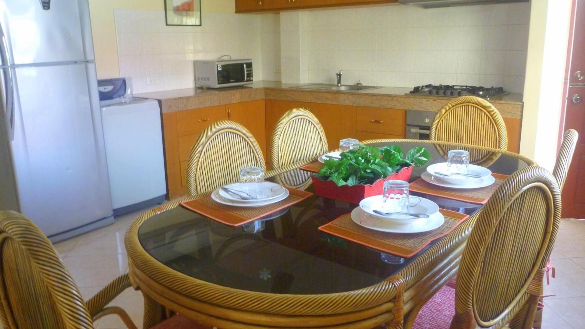 Butterfly Garden Boutique Residences Apts And Villas, A Lifestyle Destination Ex Lg 1-3 Bedroom Units , Full Kitchen, 2 Full Bathrooms, Rain Shower, Bath, Free Bbq, Free Fast Fiber Optic Wifi, Staff 24-7