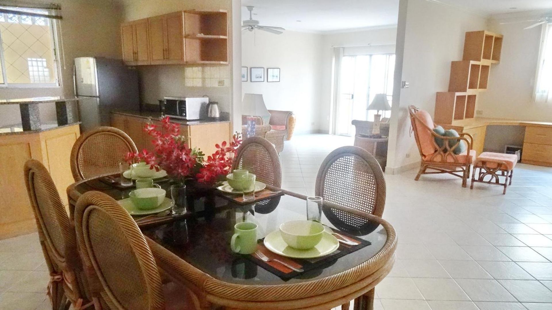 Butterfly Garden Boutique Residences Apts And Villas, A Lifestyle Destination Ex Lg 1-3 Bedroom Units , Full Kitchen, 2 Full Bathrooms, Rain Shower, Bath, Free Bbq, Free Fast Fiber Optic Wifi, Staff 24-7 Pattaya