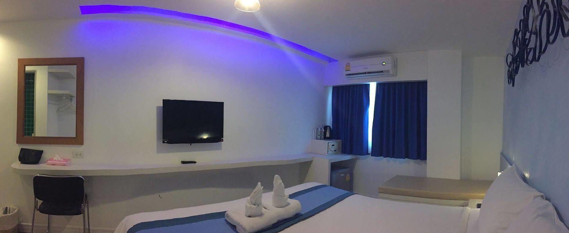 Holidays Hotel 2*