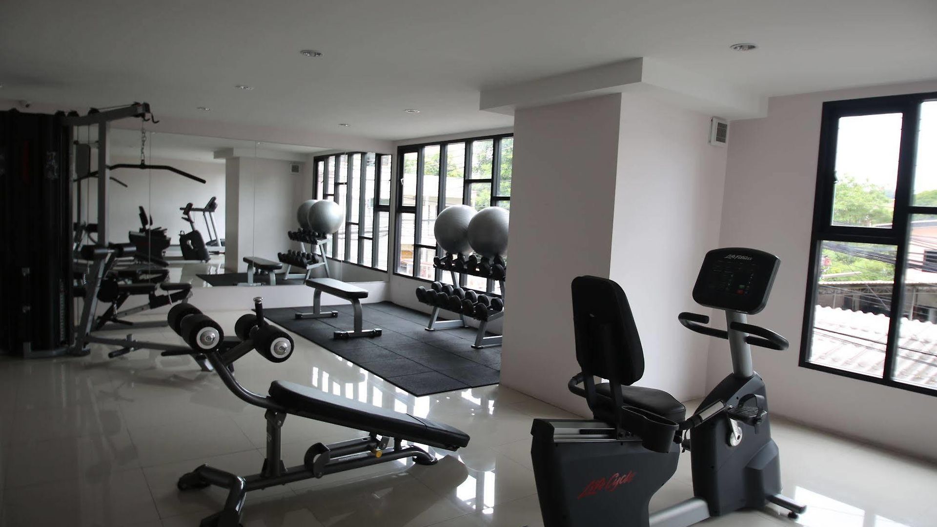 Pintree Apartment *