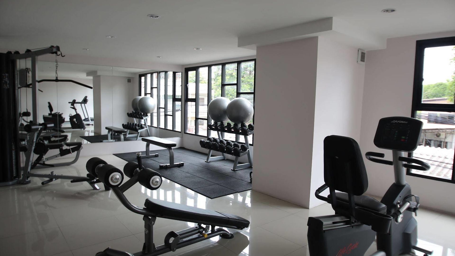 Pintree Apartment *
