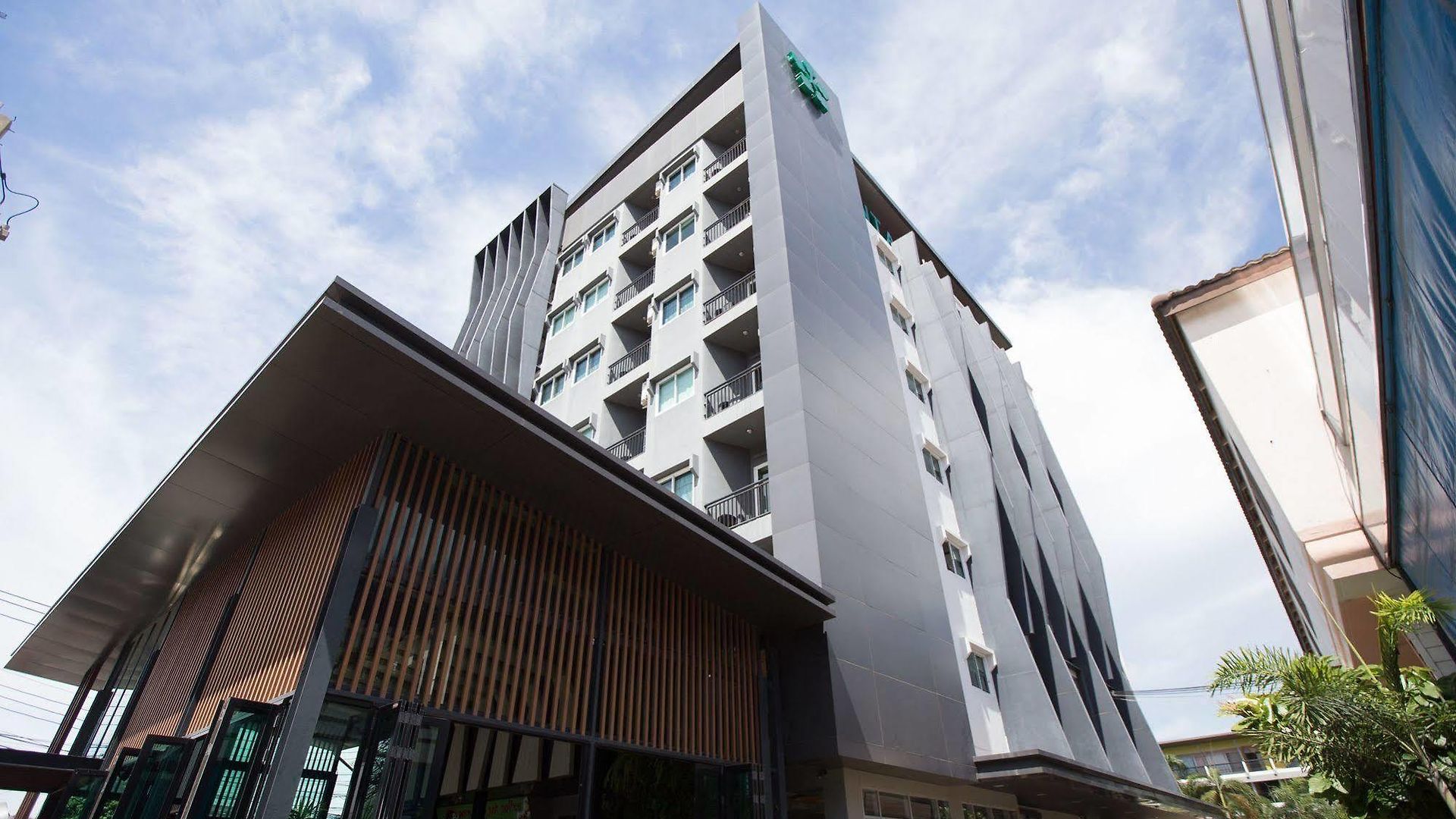 Zen Naklua โรงแรม 4*